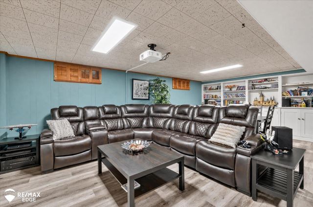2741 Westwood Parkway, Flint, MI 48503