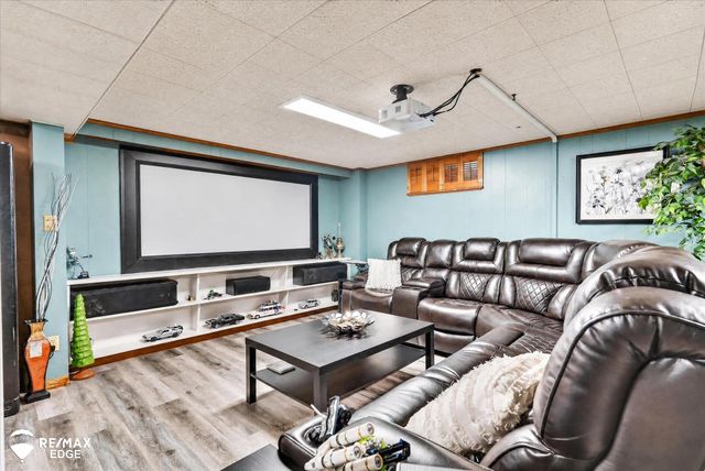2741 Westwood Parkway, Flint, MI 48503