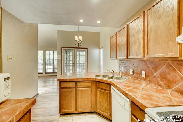 8633 Datapoint Dr Apt 210, San Antonio, TX 78229