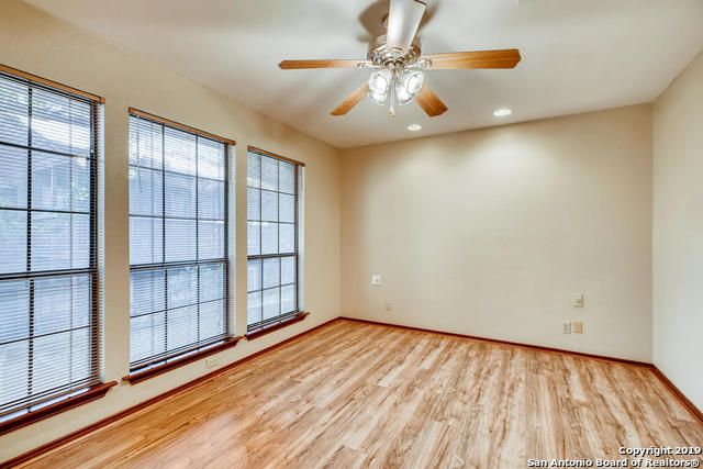 8633 Datapoint Dr Apt 210, San Antonio, TX 78229
