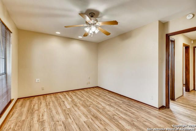 8633 Datapoint Dr Apt 210, San Antonio, TX 78229