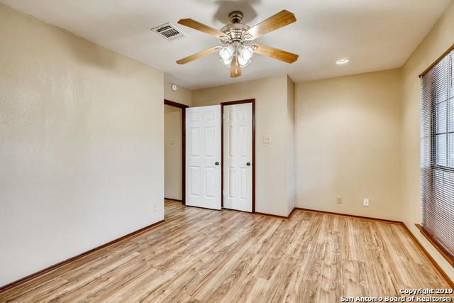 8633 Datapoint Dr Apt 210, San Antonio, TX 78229