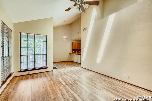 8633 Datapoint Dr Apt 210, San Antonio, TX 78229