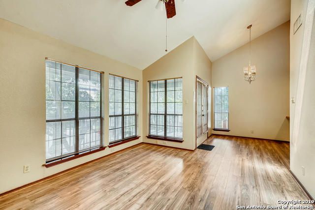 8633 Datapoint Dr Apt 210, San Antonio, TX 78229