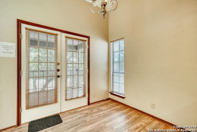 8633 Datapoint Dr Apt 210, San Antonio, TX 78229