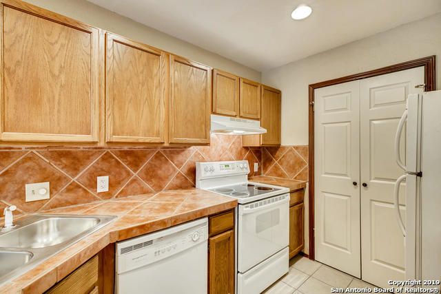 8633 Datapoint Dr Apt 210, San Antonio, TX 78229