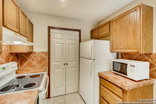 8633 Datapoint Dr Apt 210, San Antonio, TX 78229
