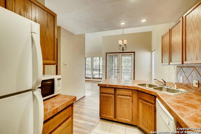 8633 Datapoint Dr Apt 210, San Antonio, TX 78229