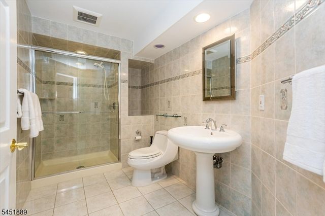 24 Stone Dr, West Orange Twp., NJ 07052