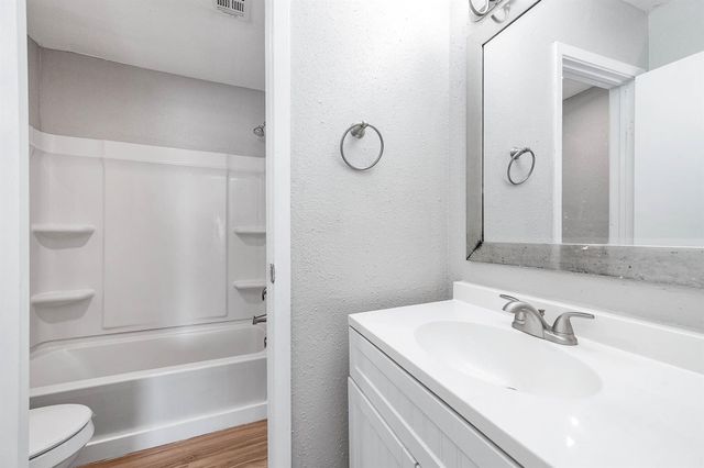 4620 W Orange Street, Pearland, TX 77581
