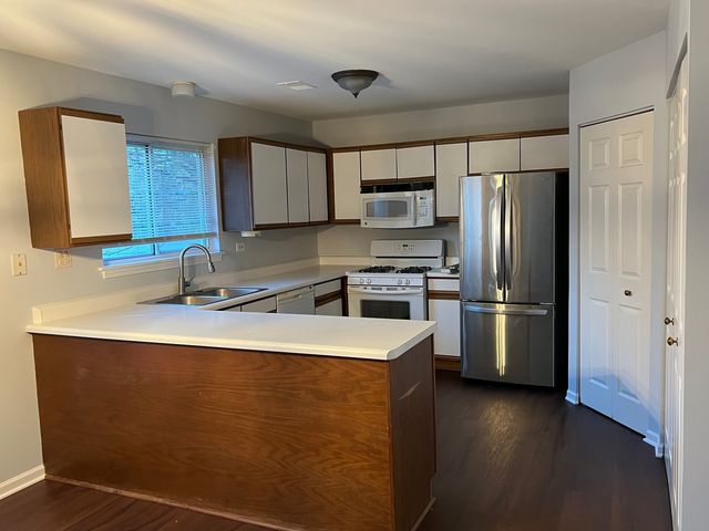 209 N Southport Road, Mundelein, IL 60060