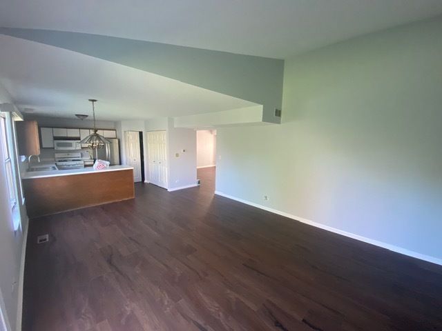 209 N Southport Road, Mundelein, IL 60060