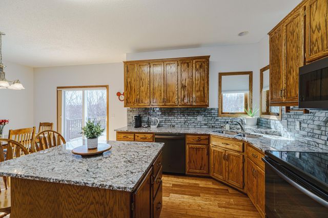 8927 W 136th Street, Savage, MN 55378