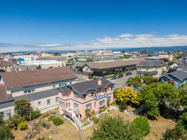 902 E Street, Eureka, CA 95501