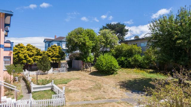 902 E Street, Eureka, CA 95501