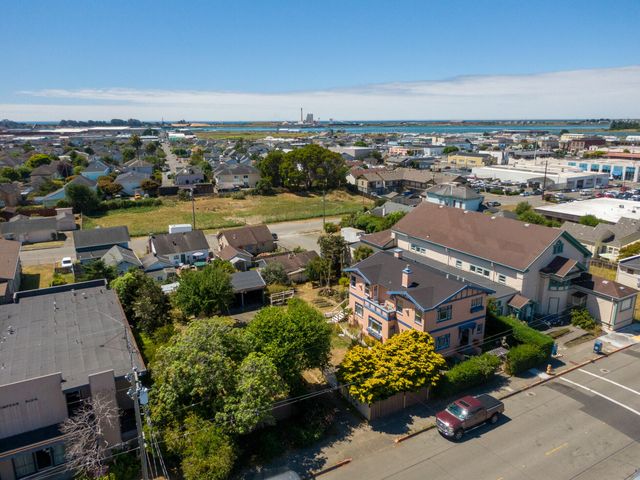 902 E Street, Eureka, CA 95501
