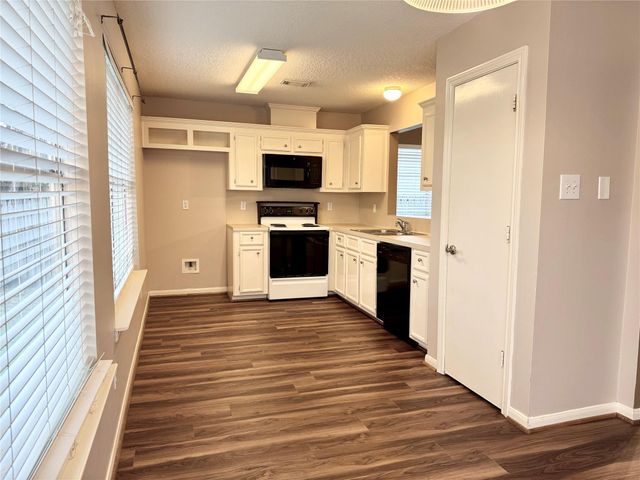 4006 Hunnington Drive, Conroe, TX 77303