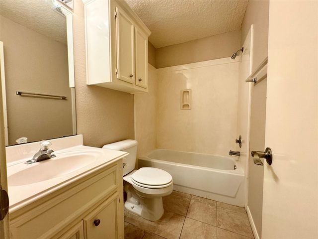 4006 Hunnington Drive, Conroe, TX 77303