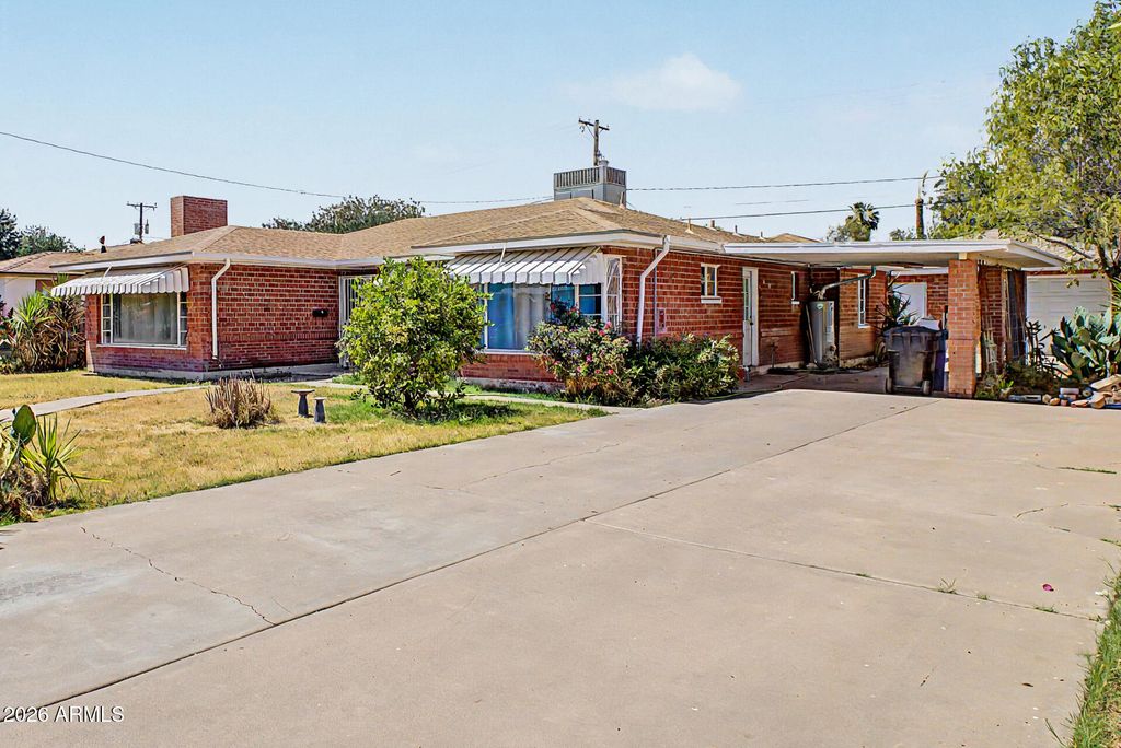 Image 4 of property listing at 708 E PEPPER Place, Mesa, AZ 85203