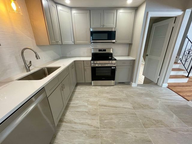 34 Foster Dr. 34, Framingham, MA 01701