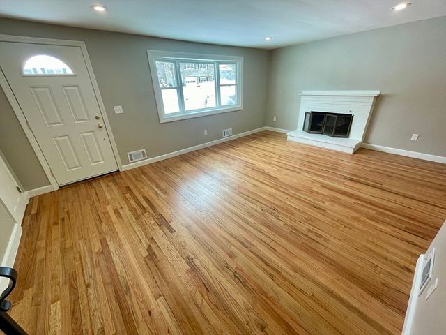 34 Foster Dr. 34, Framingham, MA 01701