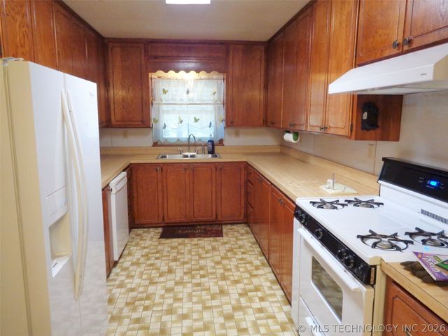 211 Oak Avenue, Stigler, OK 74462