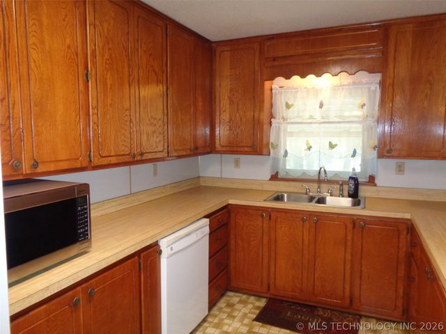 211 Oak Avenue, Stigler, OK 74462