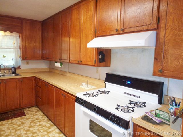211 Oak Avenue, Stigler, OK 74462