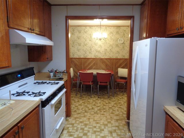 211 Oak Avenue, Stigler, OK 74462