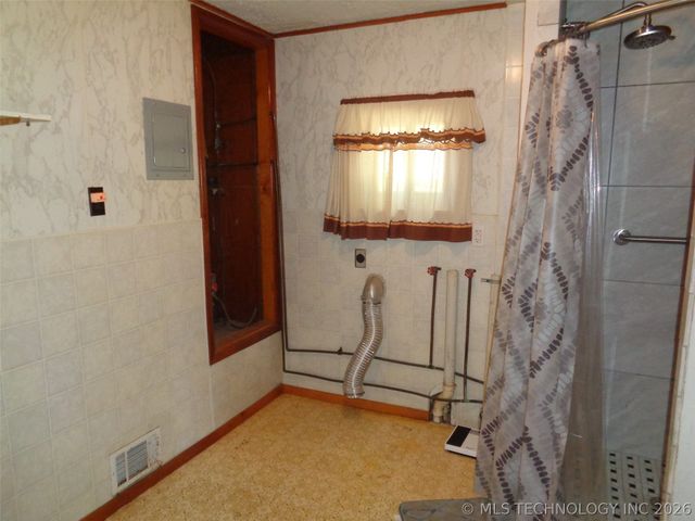211 Oak Avenue, Stigler, OK 74462