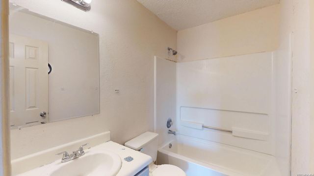 10127 Sunset Pl, San Antonio, TX 78245