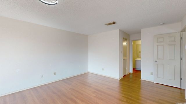 10127 Sunset Pl, San Antonio, TX 78245