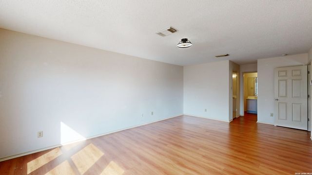 10127 Sunset Pl, San Antonio, TX 78245