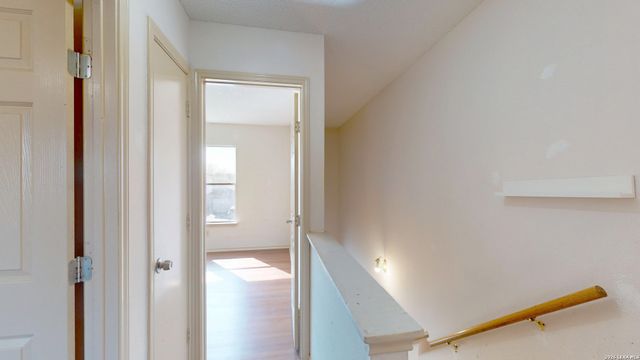 10127 Sunset Pl, San Antonio, TX 78245