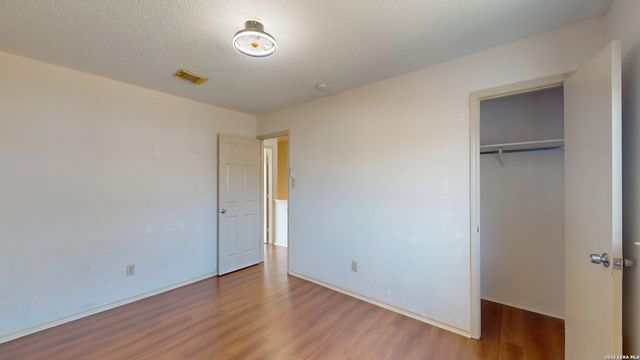 10127 Sunset Pl, San Antonio, TX 78245