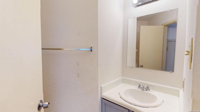 10127 Sunset Pl, San Antonio, TX 78245