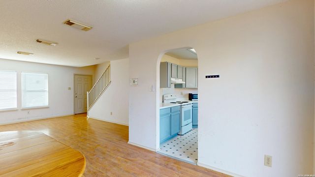 10127 Sunset Pl, San Antonio, TX 78245