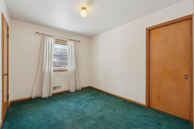 1515 Viking Drive E, Maplewood, MN 55109