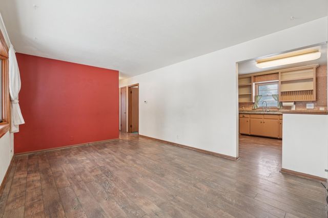 1515 Viking Drive E, Maplewood, MN 55109