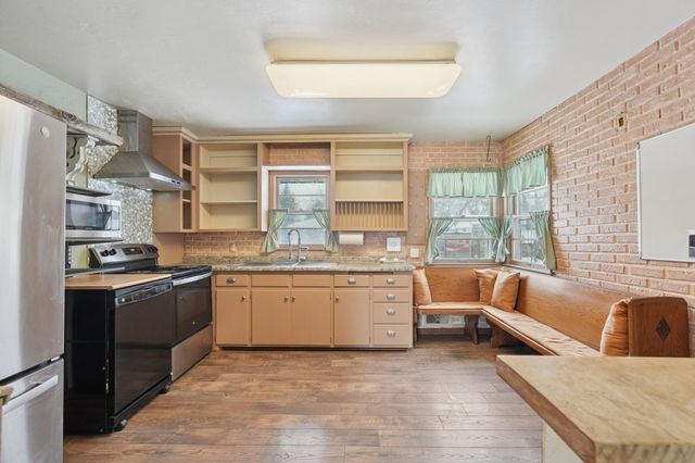 1515 Viking Drive E, Maplewood, MN 55109