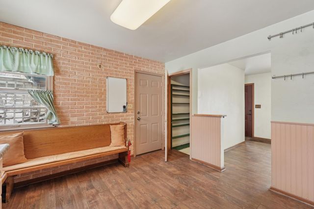 1515 Viking Drive E, Maplewood, MN 55109