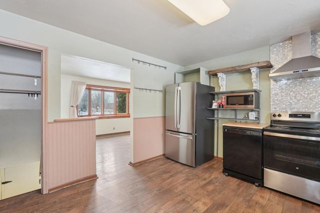 1515 Viking Drive E, Maplewood, MN 55109