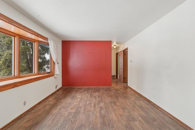 1515 Viking Drive E, Maplewood, MN 55109