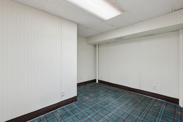 1515 Viking Drive E, Maplewood, MN 55109