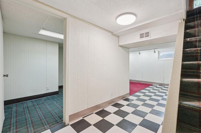 1515 Viking Drive E, Maplewood, MN 55109