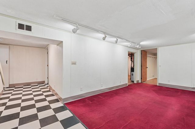 1515 Viking Drive E, Maplewood, MN 55109