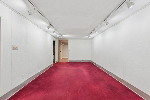 1515 Viking Drive E, Maplewood, MN 55109