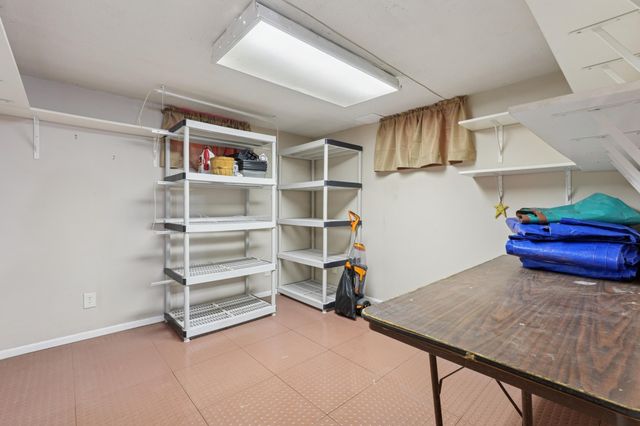 1515 Viking Drive E, Maplewood, MN 55109