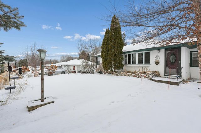 1515 Viking Drive E, Maplewood, MN 55109