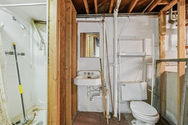 1515 Viking Drive E, Maplewood, MN 55109